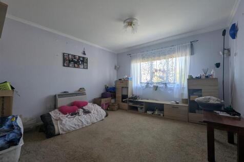 Living Room photo 2.jpg