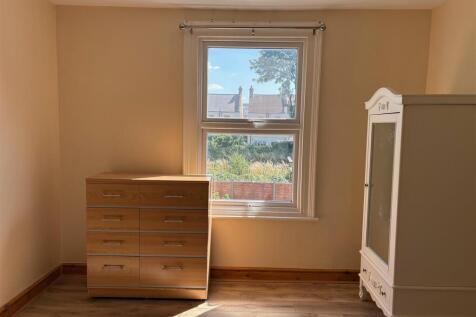 bedroom .jpg