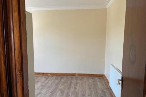 bedroom 4jpg
