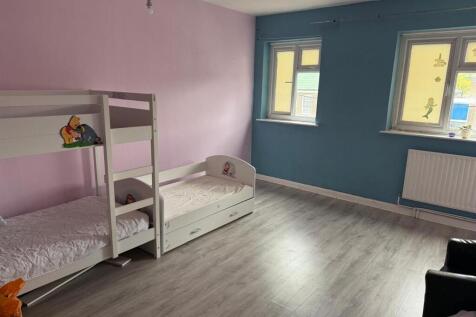 Bedroom 1.jpg