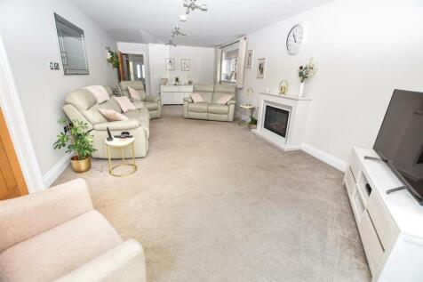 Lounge/Dining area