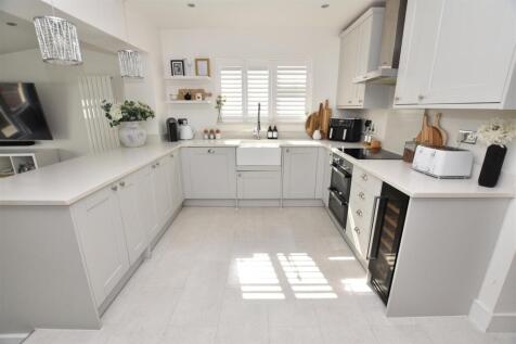 Open Plan Kitchen / Family Room