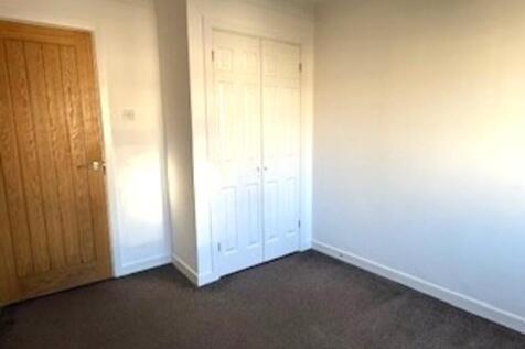 Bed 2 wardrobes 2