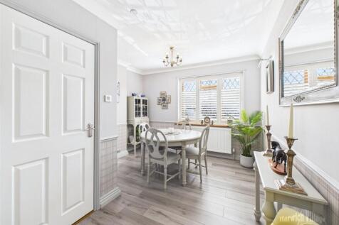 Dining Room/Bed 5