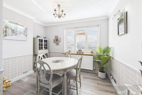 Dining Room/Bed 5
