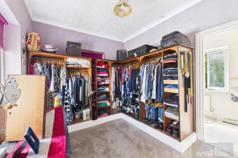 Walk-In Wardrobe