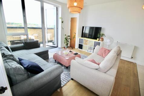 Open Plan Kitchen / Lounge