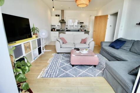 Open Plan Kitchen / Lounge