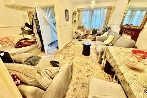 L-SHAPED LOUNGE