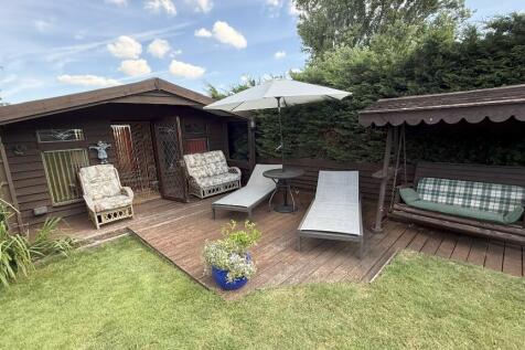 SUMMER HOUSE