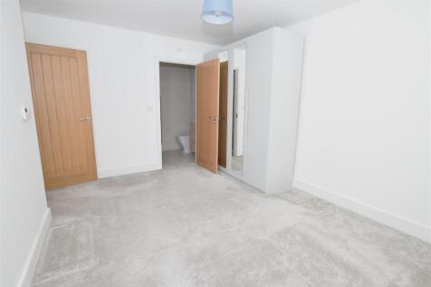 MASTER BEDROOM.JPG