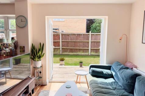 LOUNGE/KITCHEN