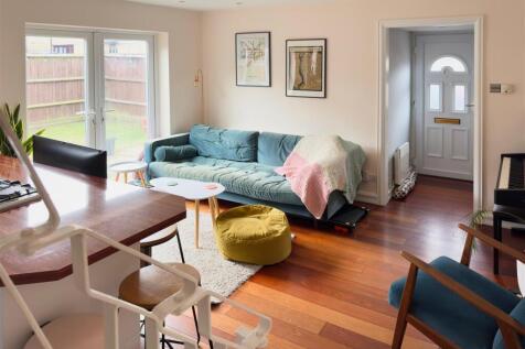 LOUNGE/KITCHEN