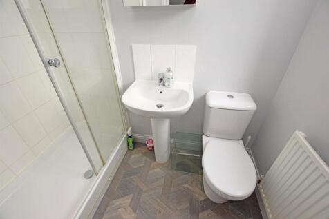 EN-SUITE SHOWER BEDROOM  2