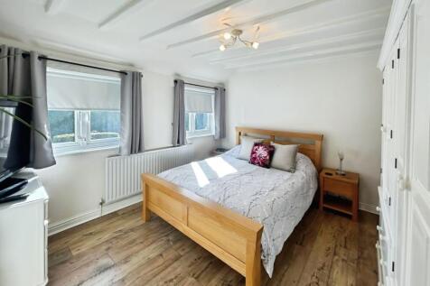 pbox-bedroom-345614.jpeg