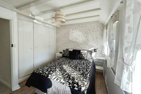 pbox-bedroom-345614.jpeg