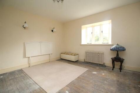 bedroom 1 .JPG