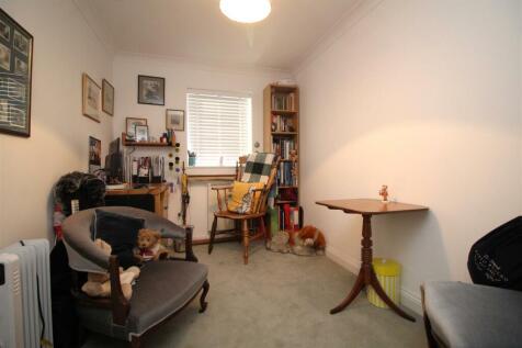 bedroom 2 .JPG