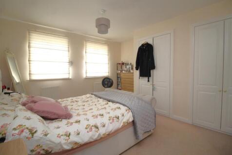 bedroom 1 .JPG
