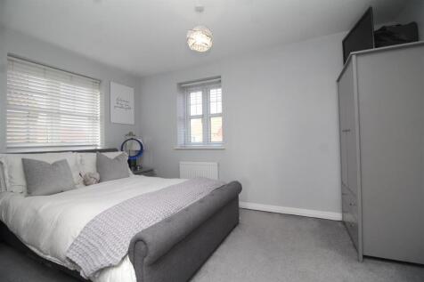 bedroom 1 .JPG