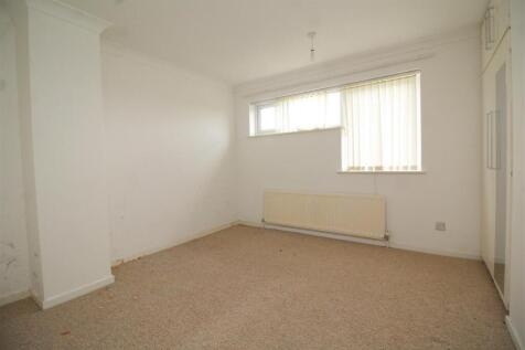 bedroom 1 .JPG