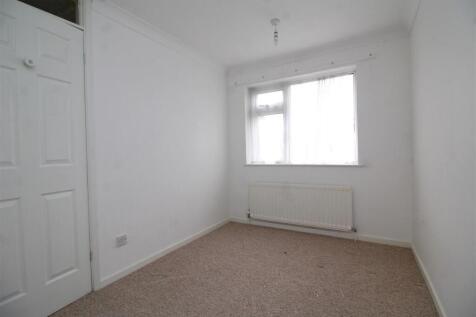 bedroom 2 .JPG