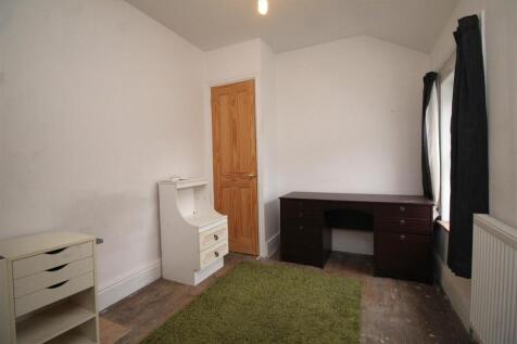bedroom 3 .JPG