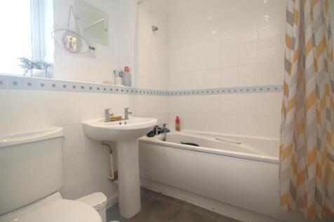 bathroom .JPG
