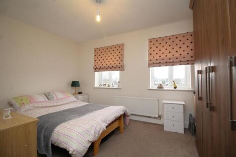 bedroom 2 .JPG