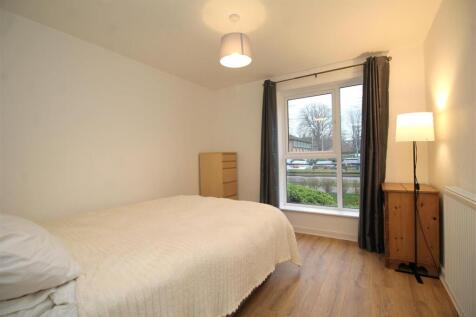 bedroom 2 .JPG