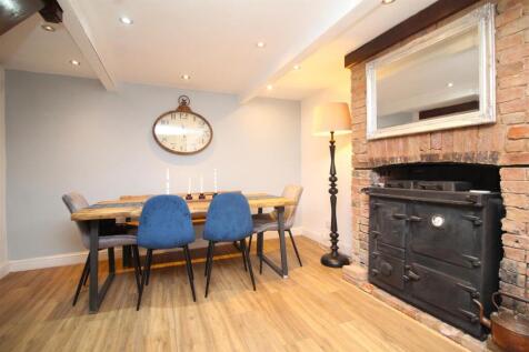 dining room 2 .JPG