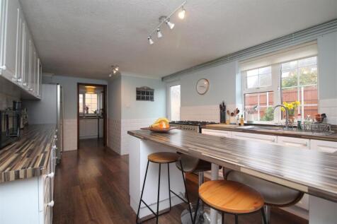 kitchen 2 .JPG