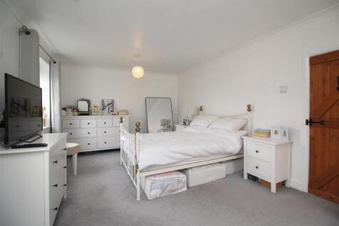 main bedroom 1 .JPG