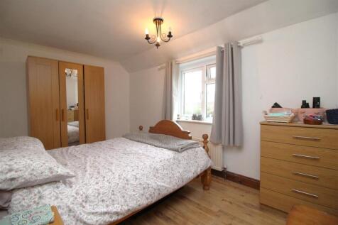 fourth bedroom.JPG