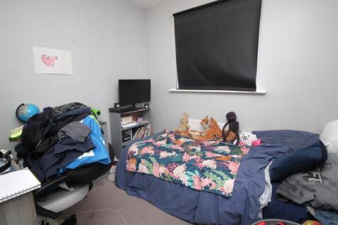 bedroom 2 .JPG