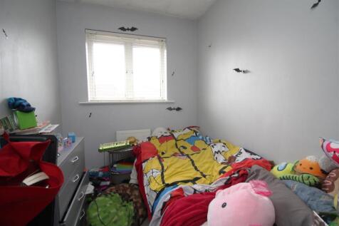 bedroom 3 .JPG