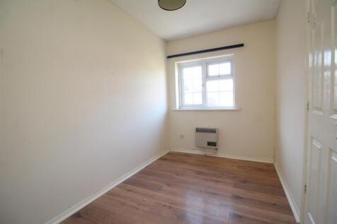 bedroom 2 .JPG
