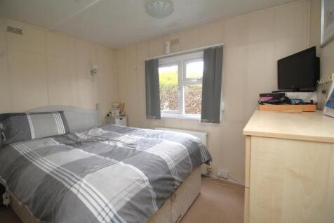 bedroom 1 .JPG