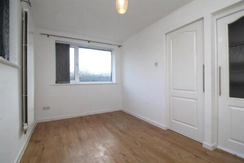 bedroom .JPG