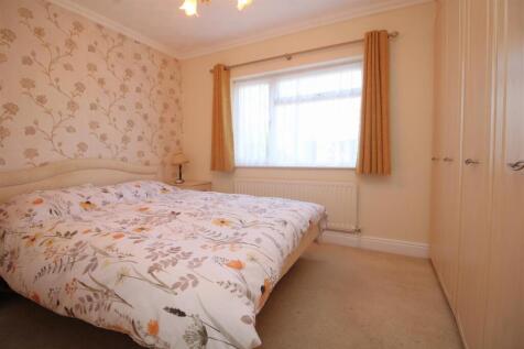 bedroom 1 .JPG