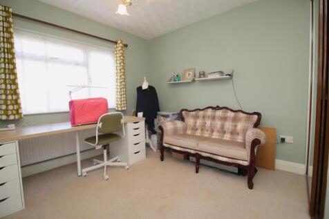 bedroom 2.JPG