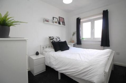 bedroom 2.JPG