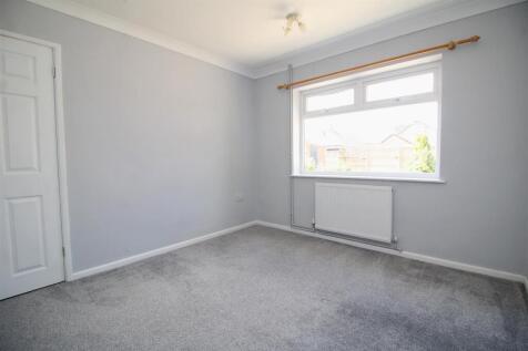 bedroom 2 .JPG