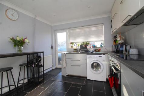 kitchen 1 .JPG
