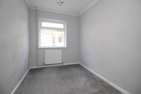 bedroom 3 .JPG