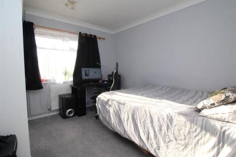 second bedroom.JPG