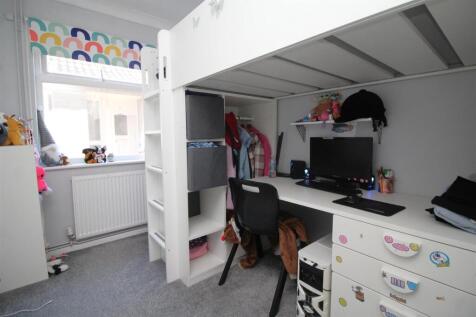 bedroom 3 .JPG
