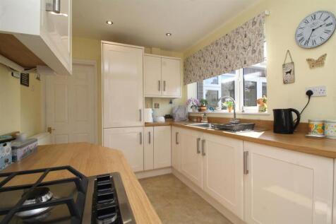 kitchen 2 .JPG
