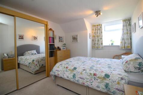 bedroom 1 .JPG