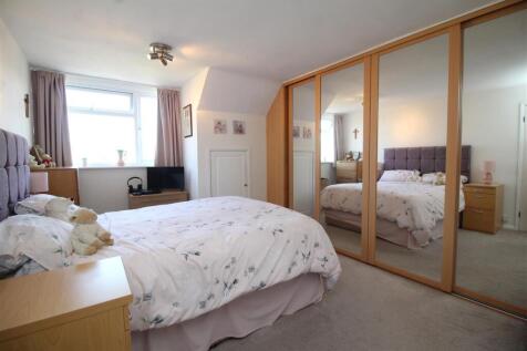 bedroom 2 .JPG